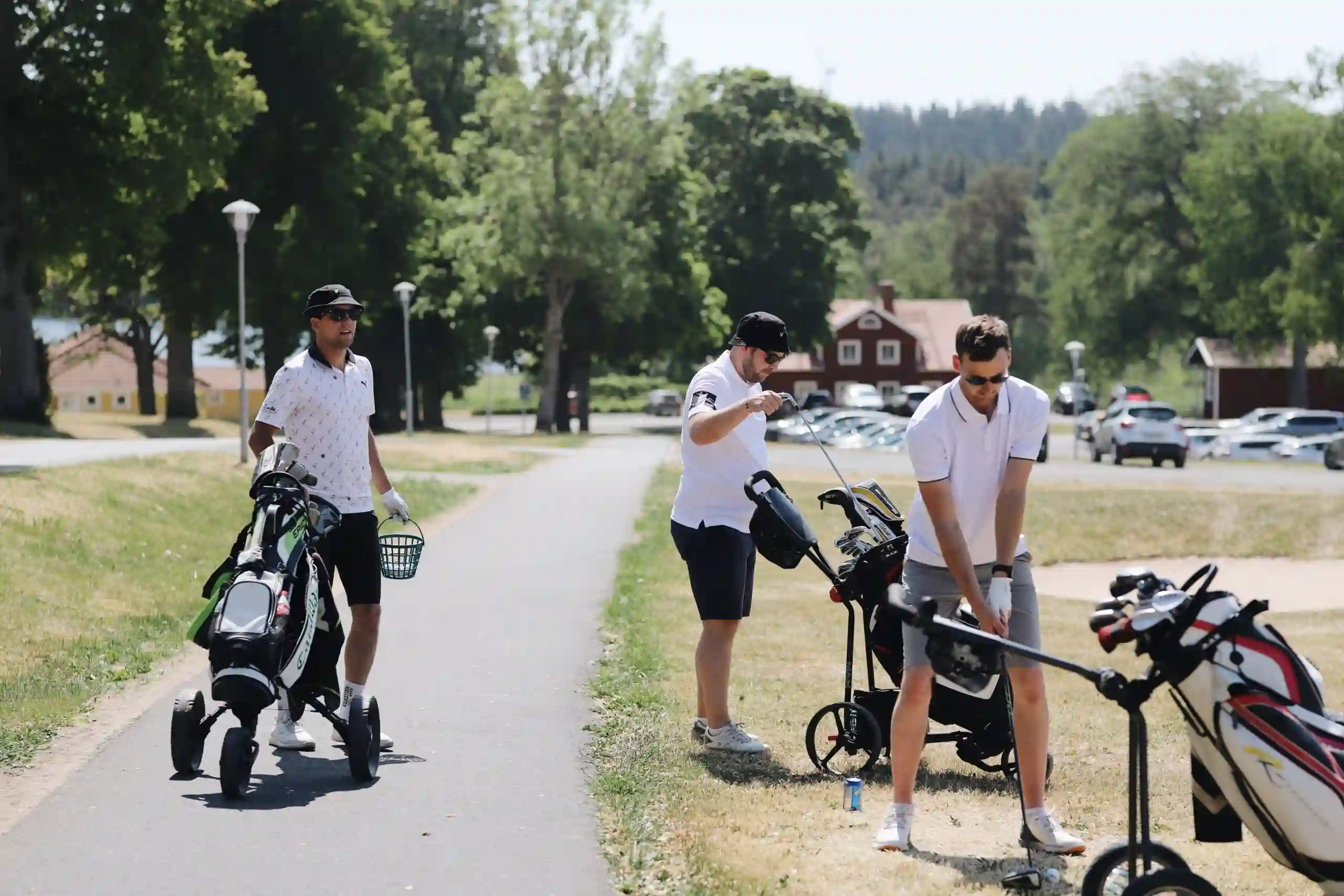 konferensaktiviteter - personer spelar golf på wideraholm