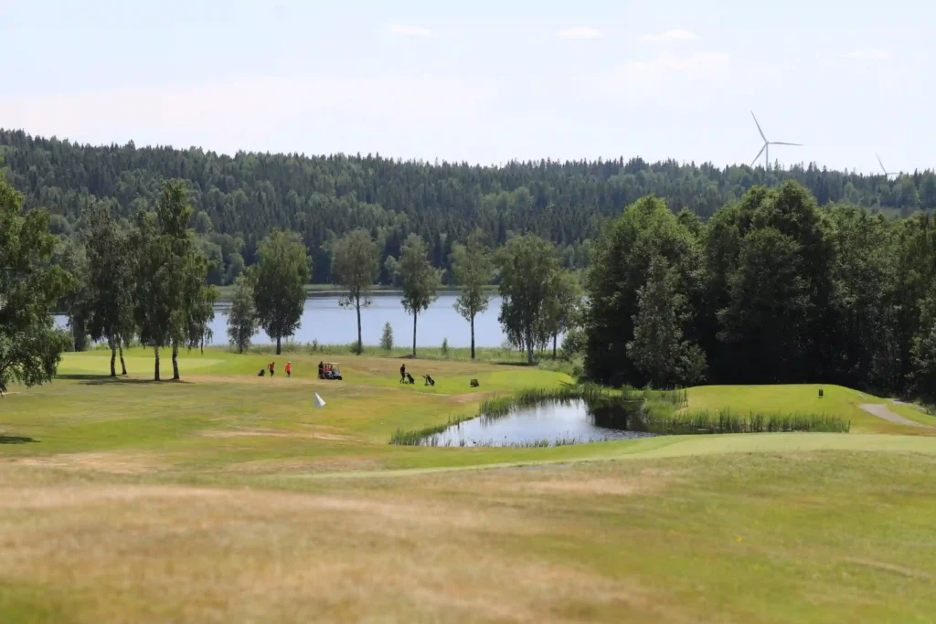 Golfpaket - golfbana vid sjö