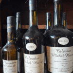 Calvados - 3 gamla flaskor Calvados, inköpta från Normandie - Wiredaholm levererar sveriges största sortiment av Calvasdos