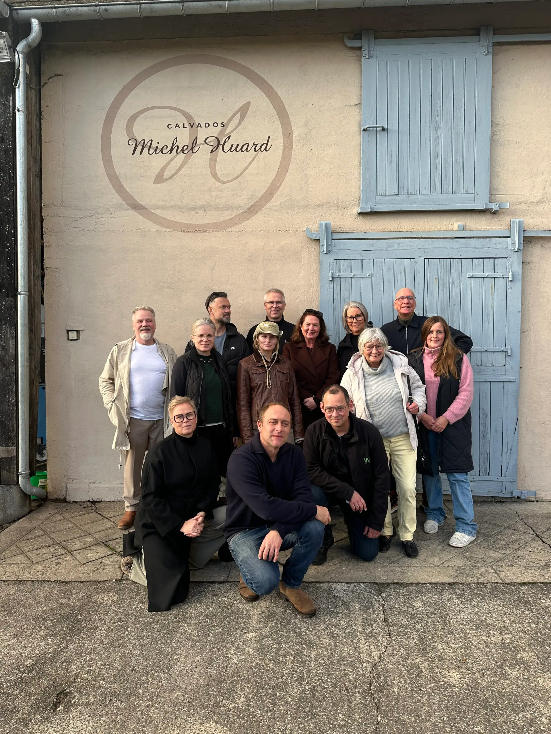 Wiredaholms personal på "studie" besök hos Michel Huard i Frankrike för en lektion i Calvados