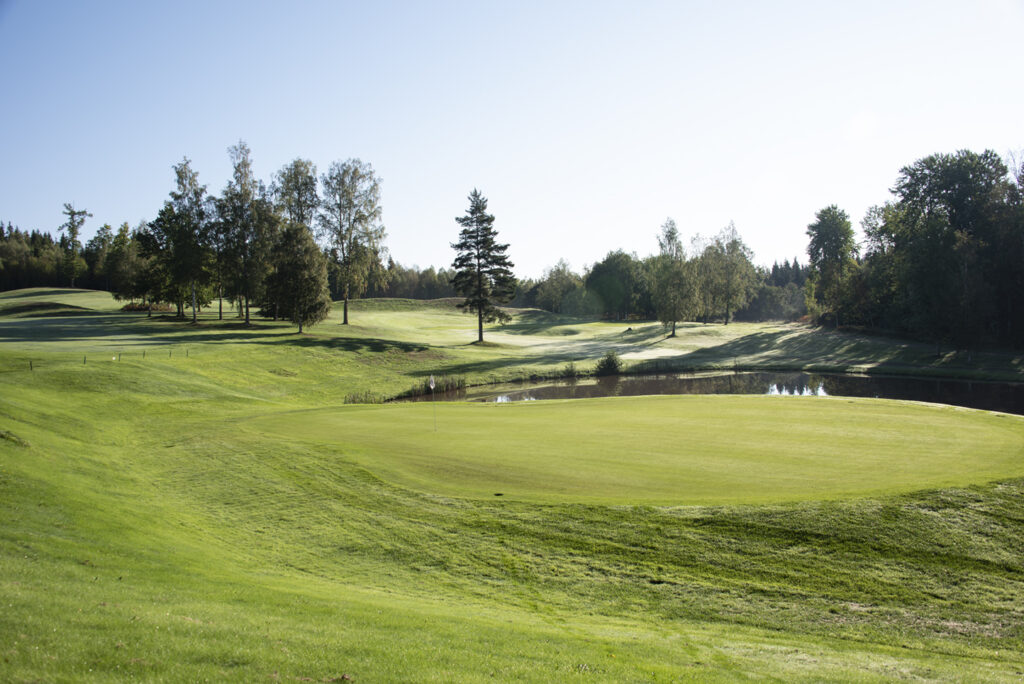 Golfpaket på Wiredaholm - Boka ditt 2026års golfpaket på Wiredaholm, innan platserna tar slut