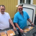 Paul får leverans av närpoducerad korv. Perfekt för grilleventet